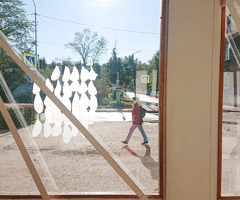 alive/not\alive: entrance (newspapers)