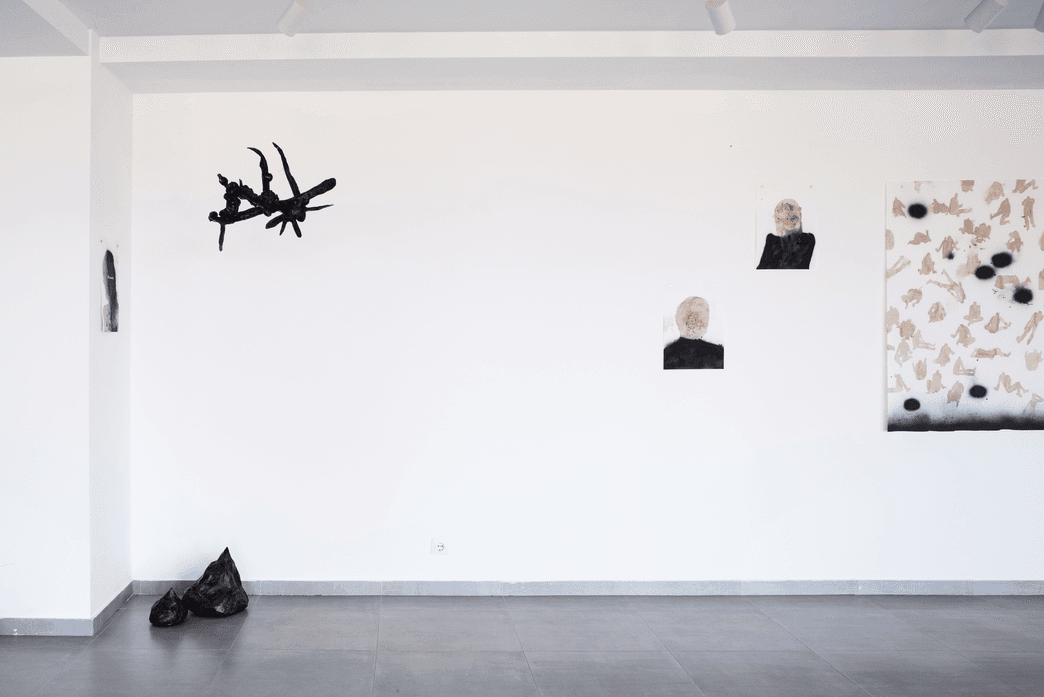 fossil creature — exposition